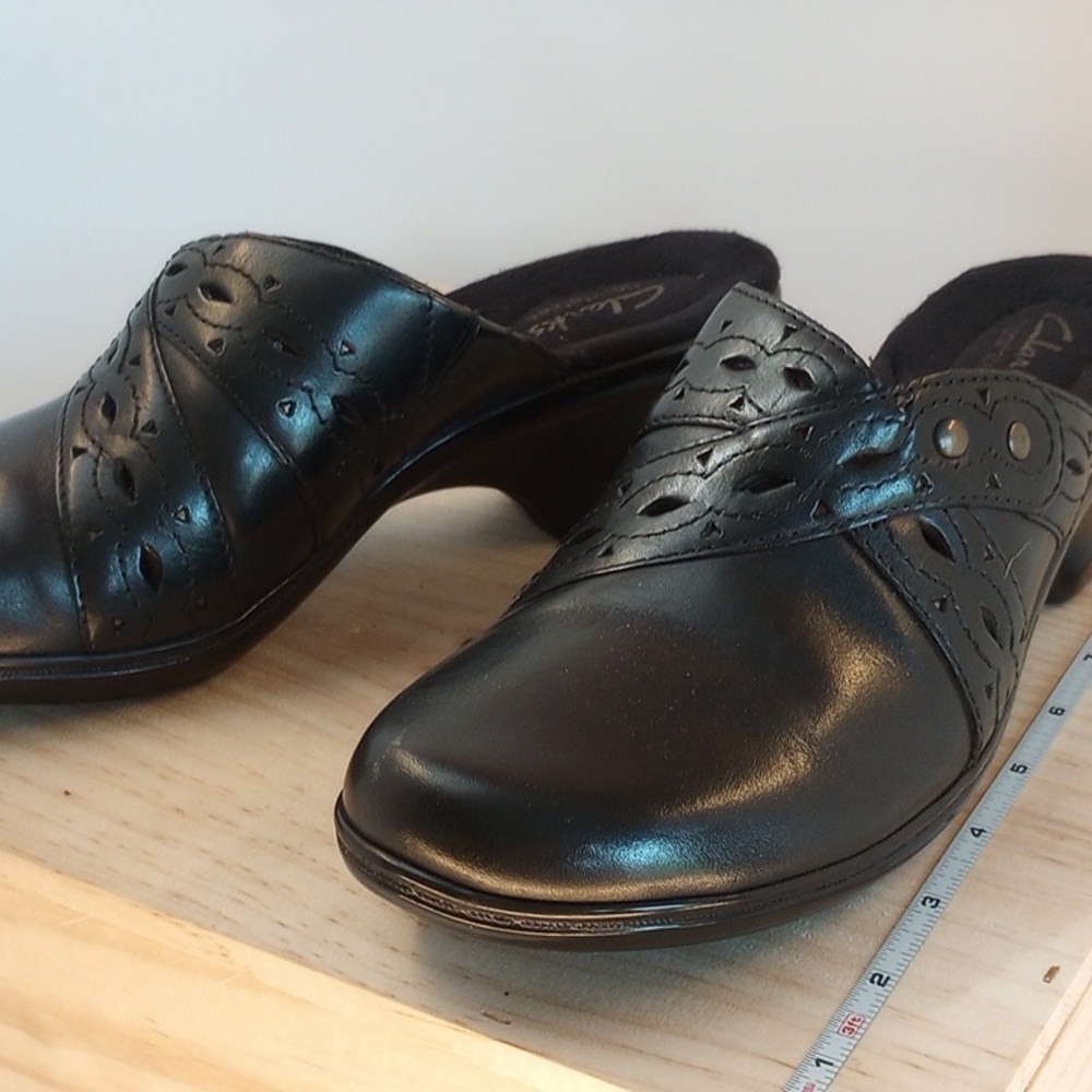 Clarks mules nwot 9N black leather